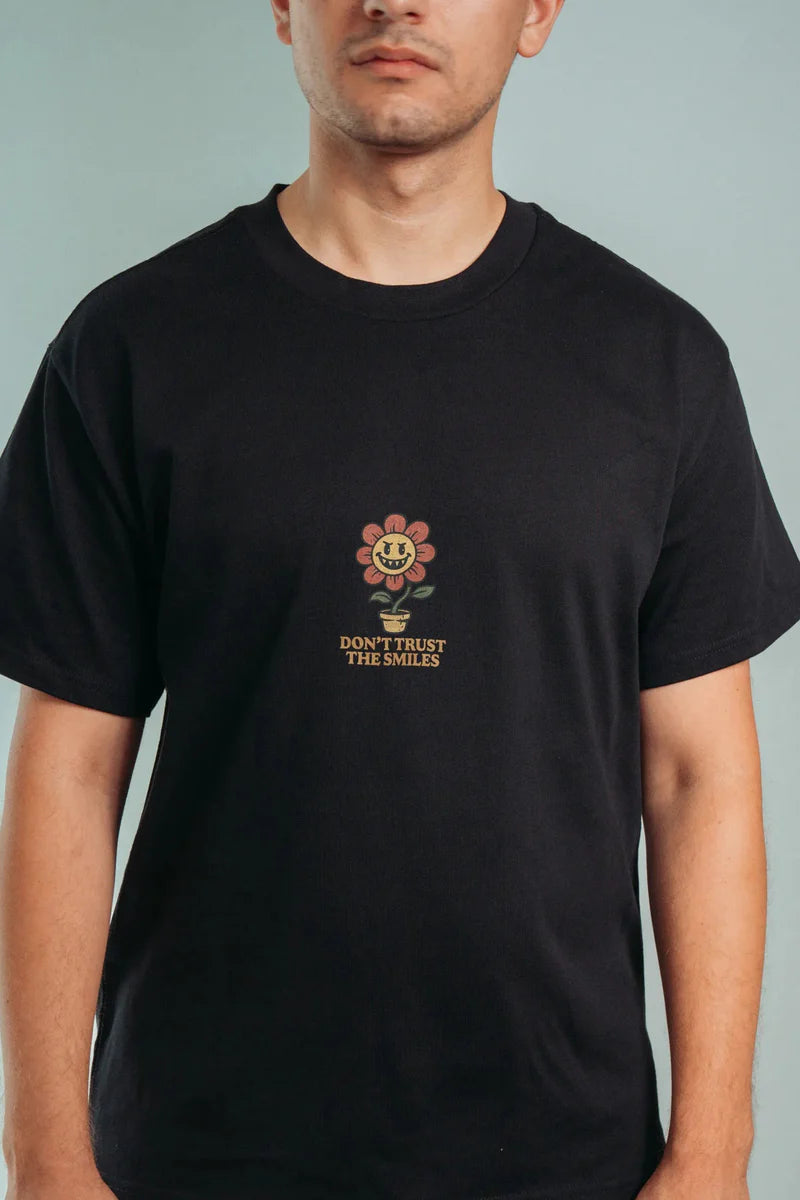 Don't Trust The Smiles! Oversized T-Shirt