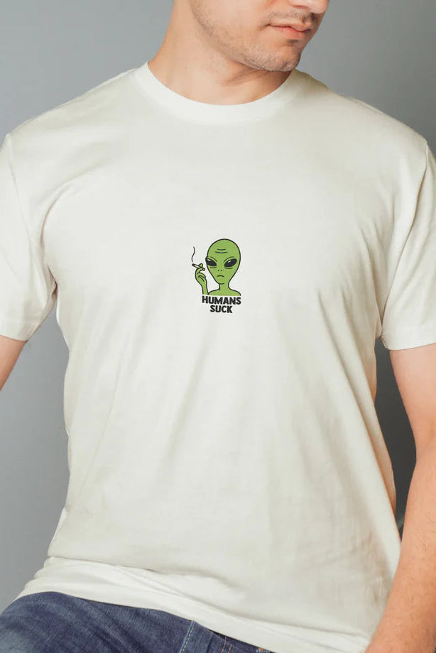Man wearing a white t-shirt with a green alien graphic and text "Humans Suck".
